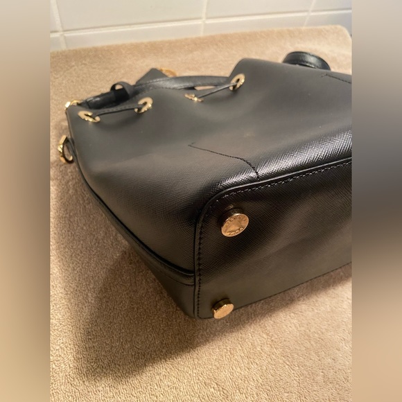 ☺️Sold Locally☺️ Michael Kors Bucket Bag - Picture 10 of 16